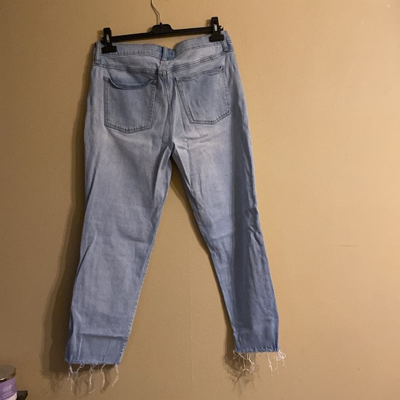 GAP girlfriend jeans with details on leg and pocket - Picture 2 of 6